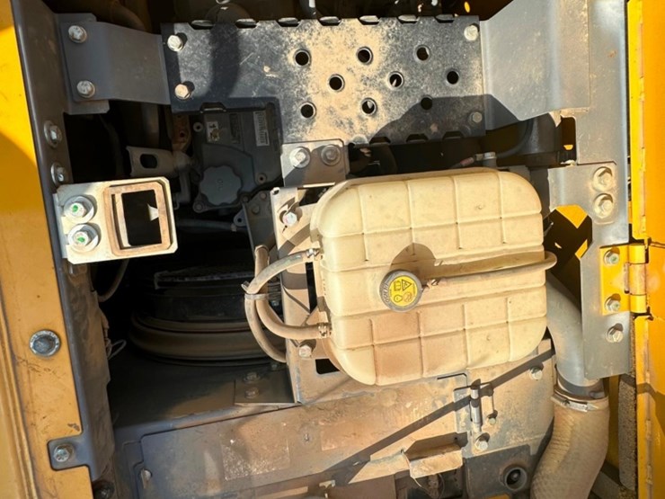 2018-deere-245g-lc-image-27