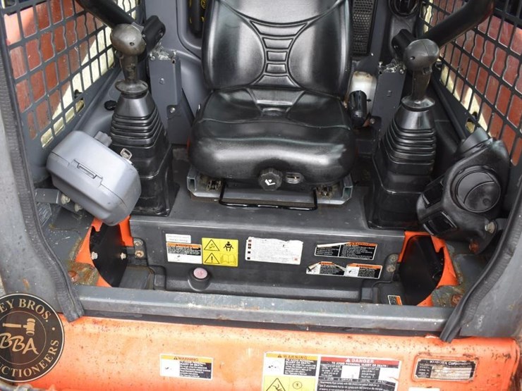 2017-kubota-ssv65-image-47