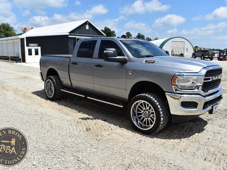 2024-ram-3500-hd-image-28
