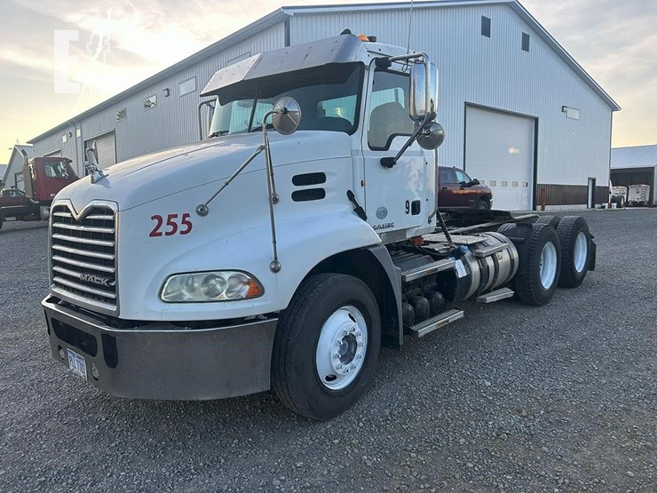 2012-mack-pinnacle-cxu613-image-2