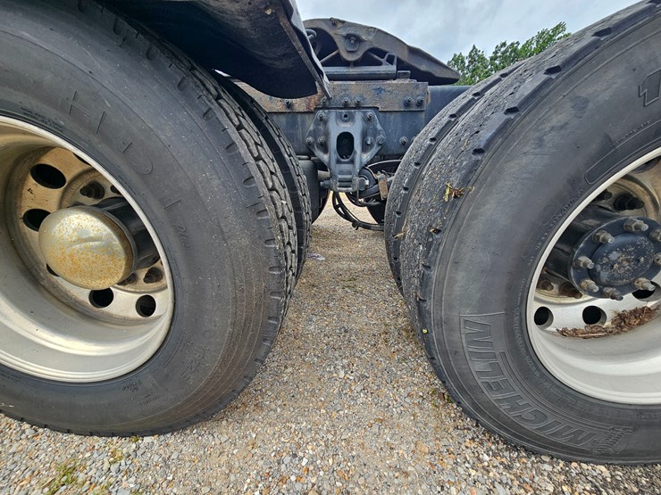 2018-peterbilt-579-image-85