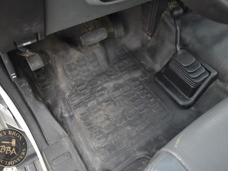 2013-ford-f550-image-32