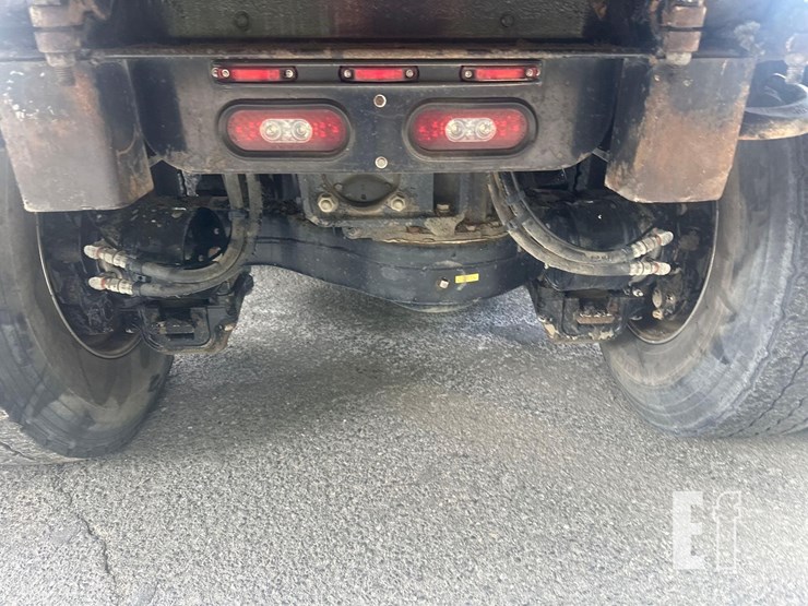 2021-mack-granite-64fr-image-17