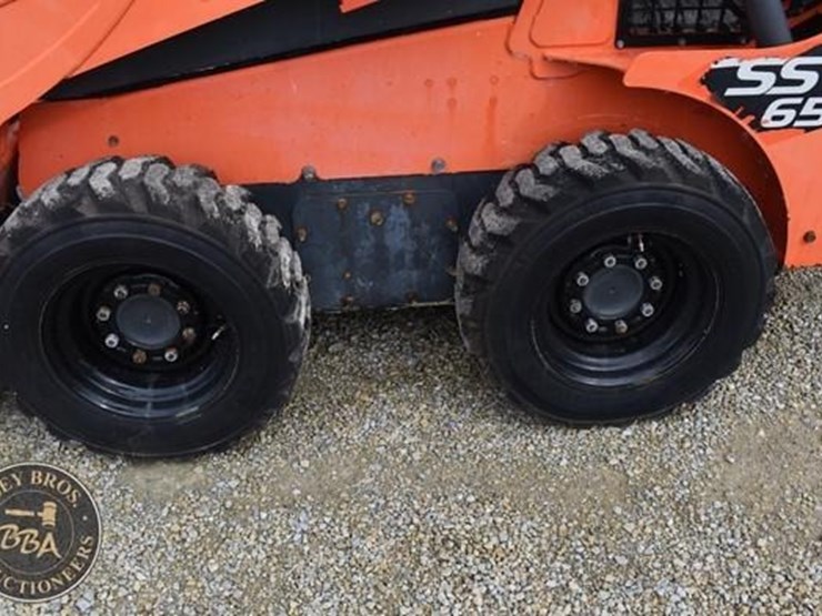 2017-kubota-ssv65-image-30