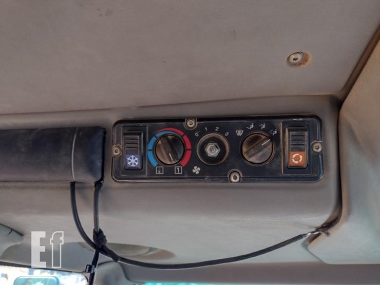 deere-300d-image-12