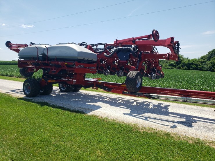 2023-case-2140-12/23-pivot-planter-image-9