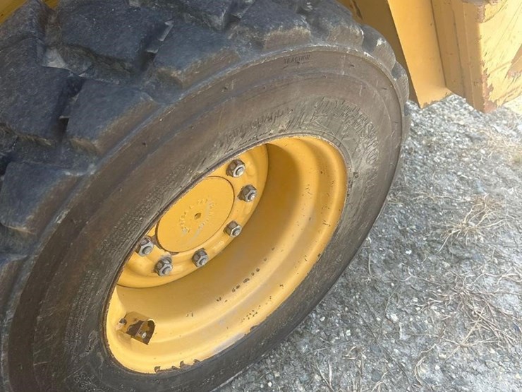 2021-caterpillar-236d3-image-7