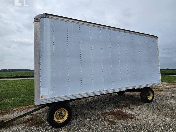 us-truck-body-on-john-deere-running-gear-image-8