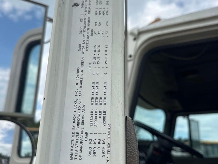 2001-mack-ch613-image-21