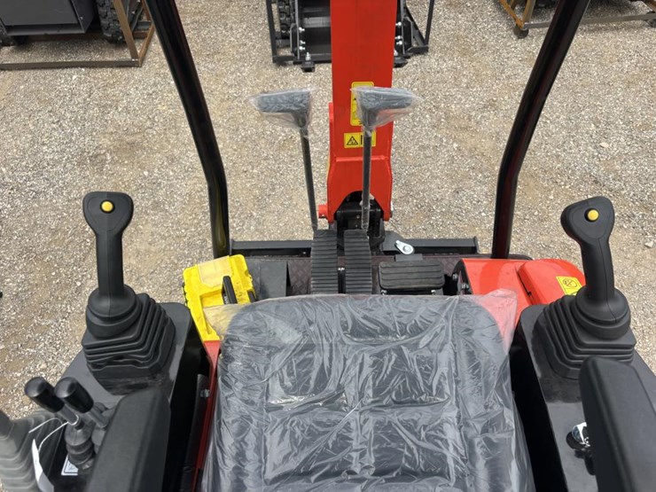 #111-•-cfg-industrial-mini-excavator---kubota-diesel-image-5
