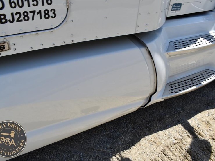 2011-kenworth-t660-image-29