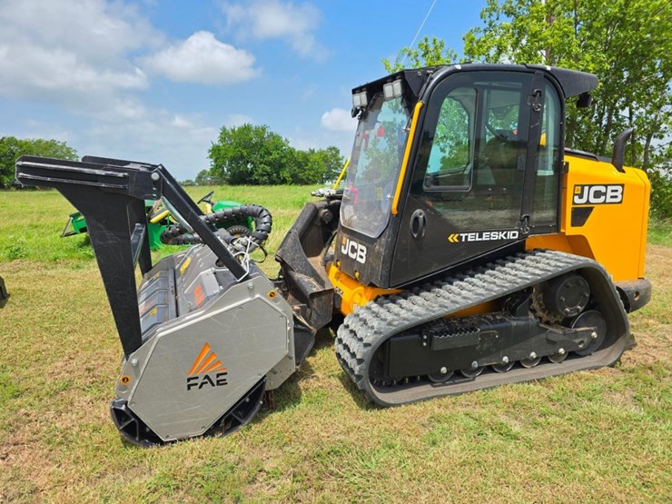 2022-jcb-3ts-8t-image-6
