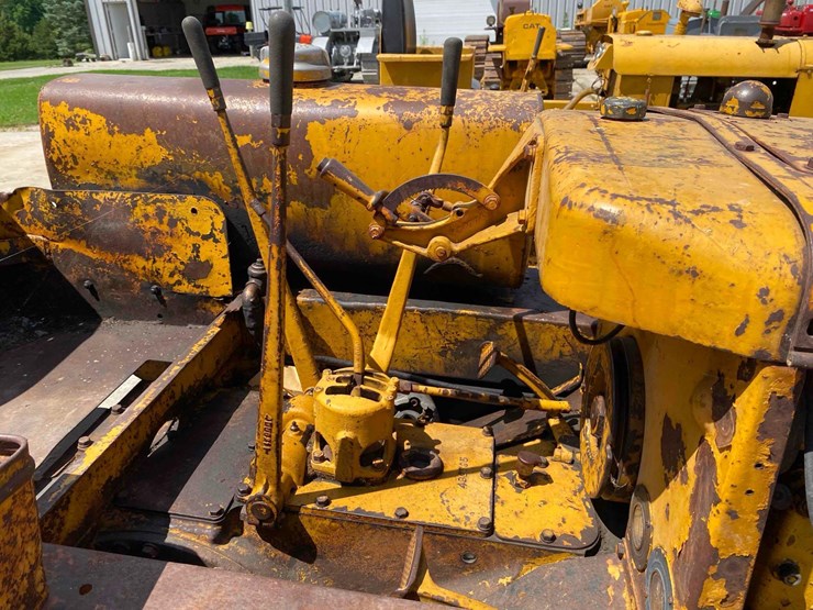 caterpillar-d2-ag-crawler-tractor-image-16