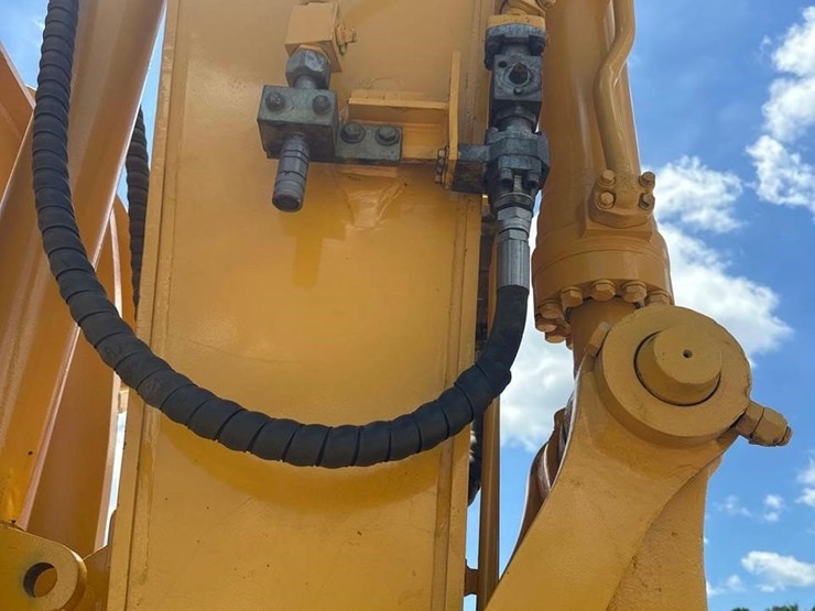 2021-komatsu-pc210-lc-11-image-13