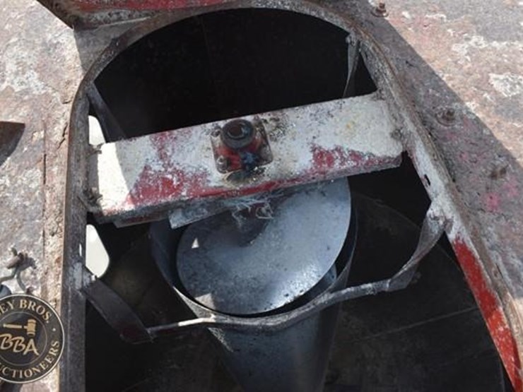 new-holland-353-image-32