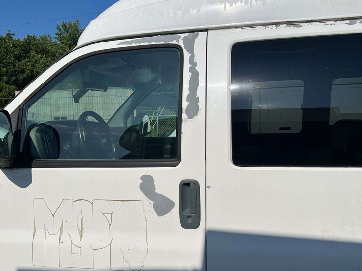2001-chevrolet-express-3500-image-12