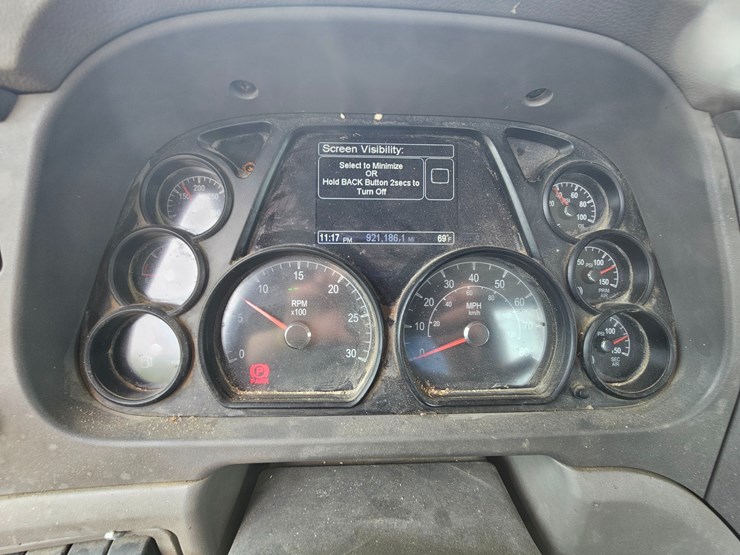 2014-peterbilt-579-image-30