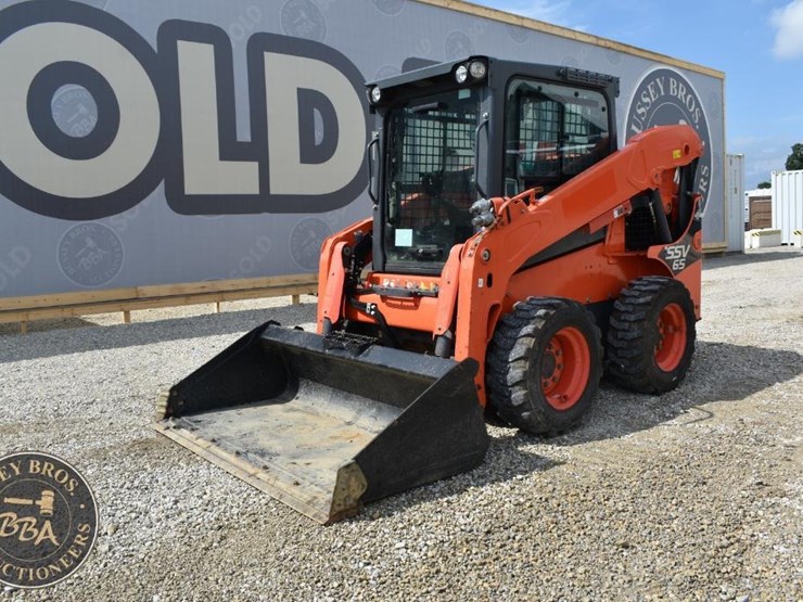 2020-kubota-ssv65-image-22