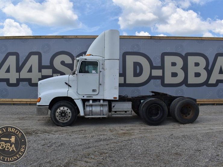 1999-freightliner-fld112-image-9