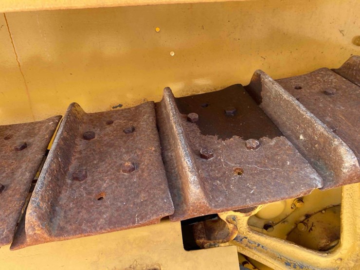 caterpillar-15-ag-crawler-image-15