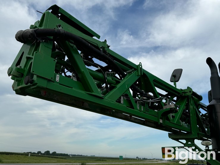 2020-john-deere-r4038-image-11