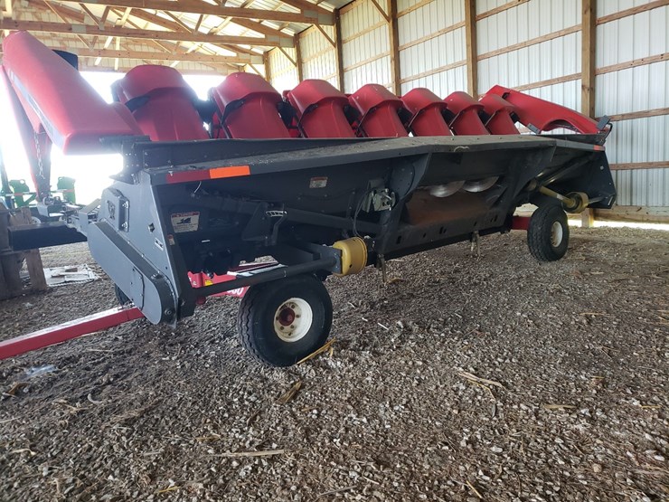 2014-mf-3000-8-corn-head---8-row-image-4