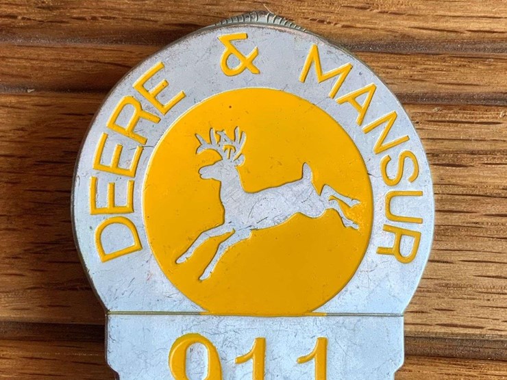 deere-&-mansur-employee-badge-image-1