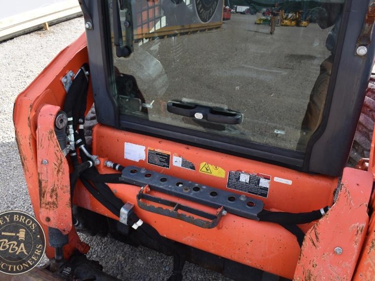 2020-kubota-ssv65-image-28