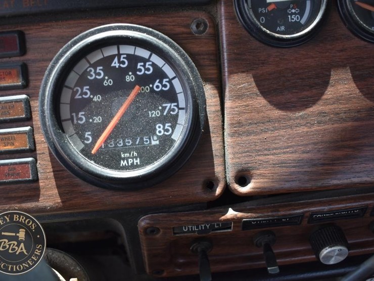1999-freightliner-fld112-image-61