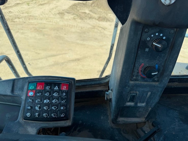 2013-deere-824k-image-55