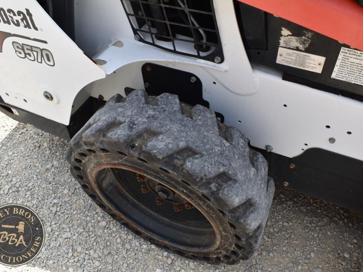 2018-bobcat-s570-image-36