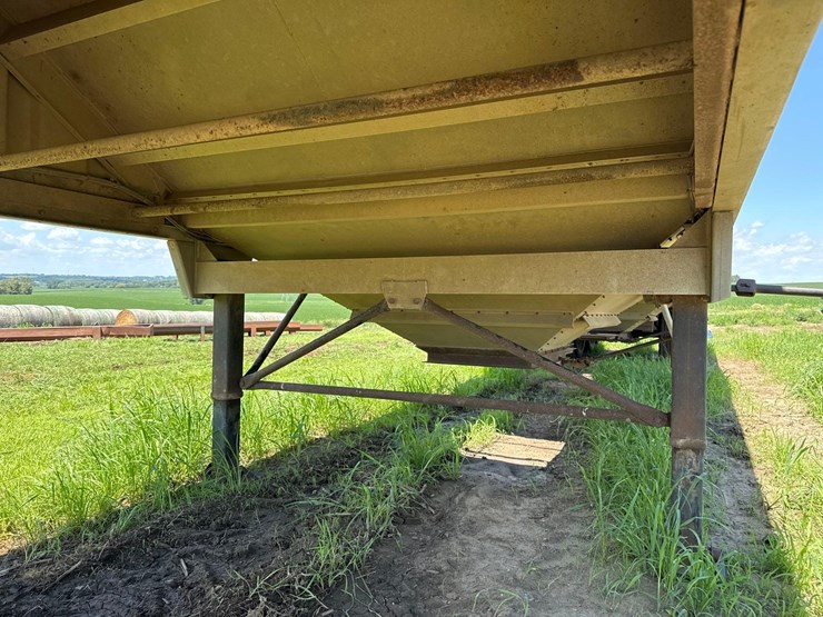 2009-dakota-aluminum-40ft-grain-trailer-image-21