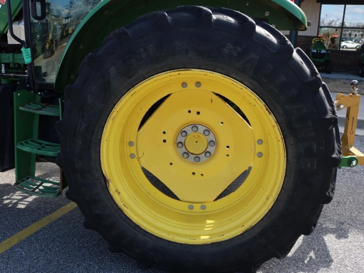john-deere-6105e-image-10