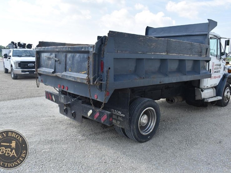 1999-freightliner-fl60-image-12