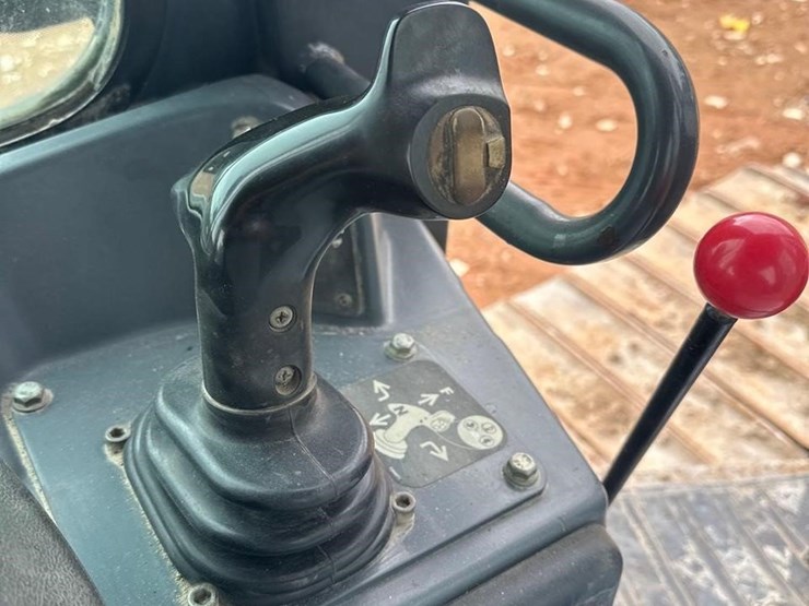 2013-deere-650k-lgp-image-31