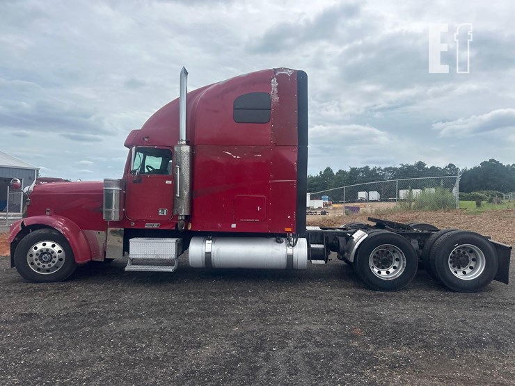 2000-freightliner-fld132-classic-xl-image-9