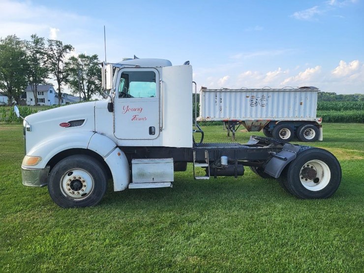 2008-peterbilt-384-image-2