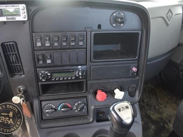 2014-international-prostar-image-52