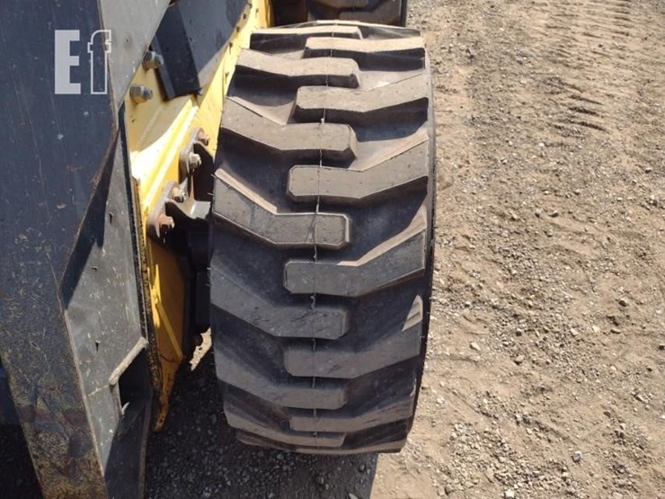 new-holland-l185-image-19