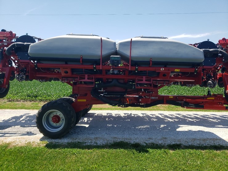 2023-case-2140-12/23-pivot-planter-image-8