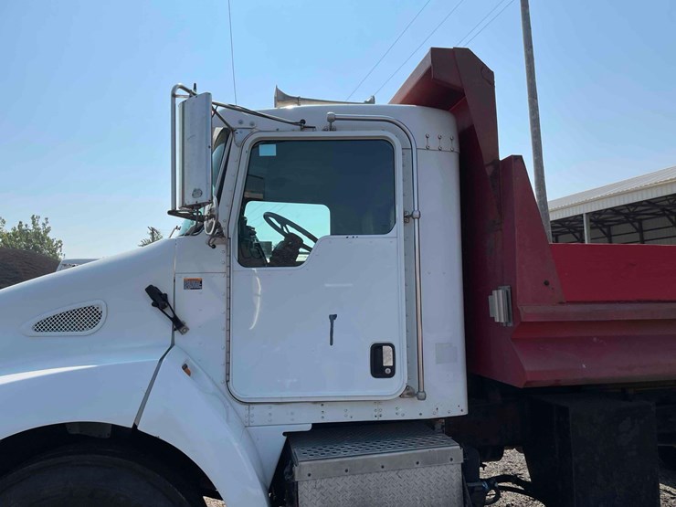 2004-kenworth-t300-single-axle-dump-truck-image-9