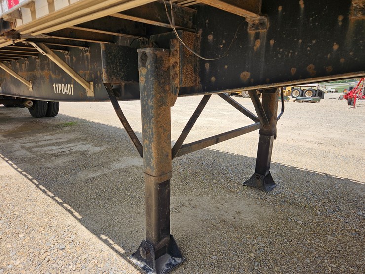2011-great-dane-48'-x-102"-image-19