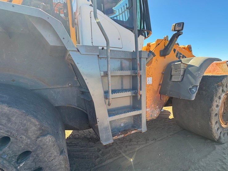 2011-liebherr-l586-image-45