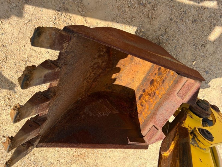 2008-new-holland-b110-image-28