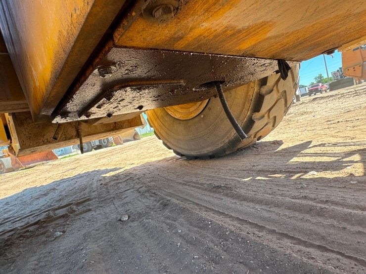 2013-deere-824k-image-35