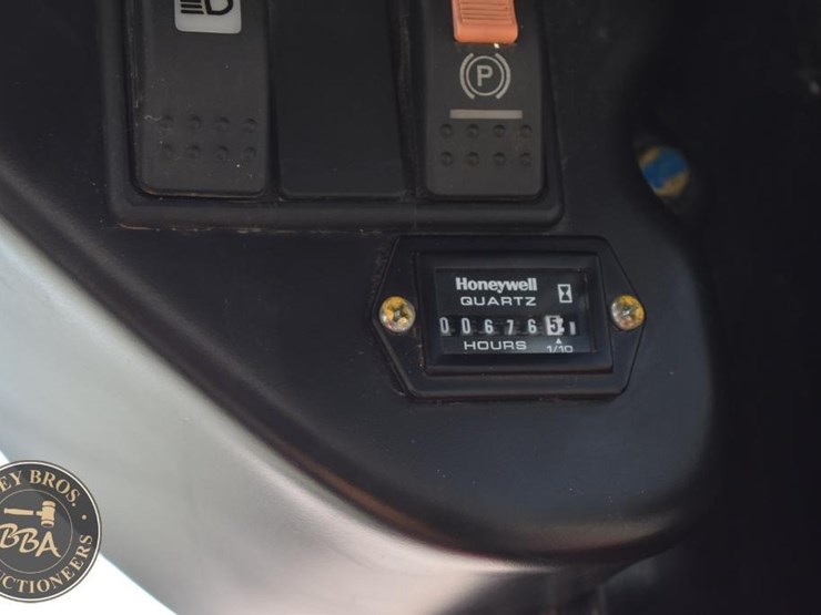 2017-takeuchi-ts50v-image-40