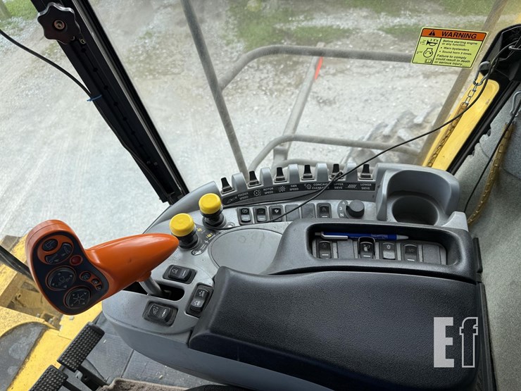 2011-new-holland-cr9065-image-6