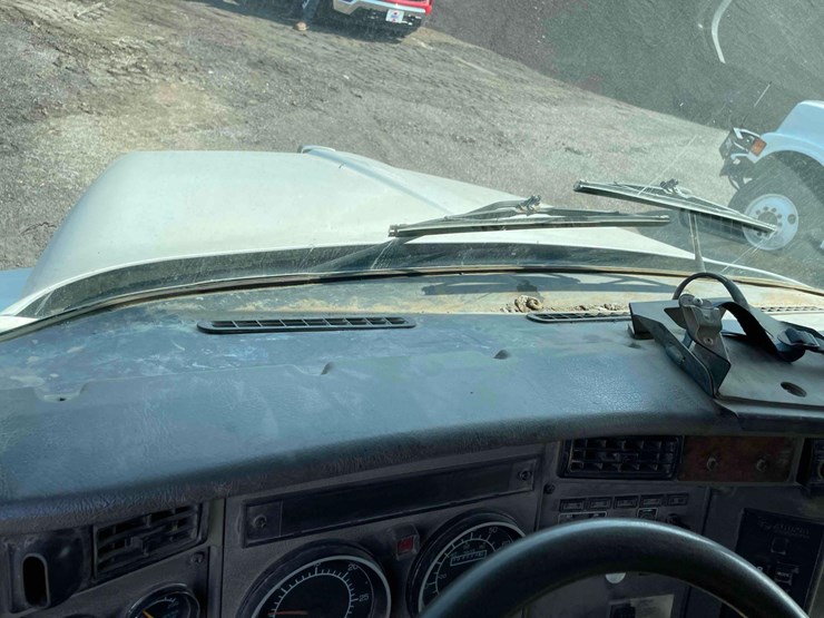 2004-kenworth-t300-single-axle-dump-truck-image-63