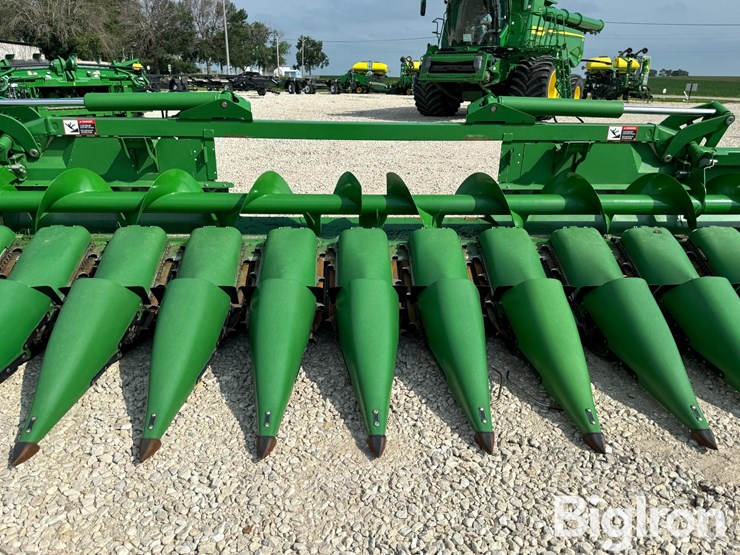 2022-john-deere-c18f-image-2