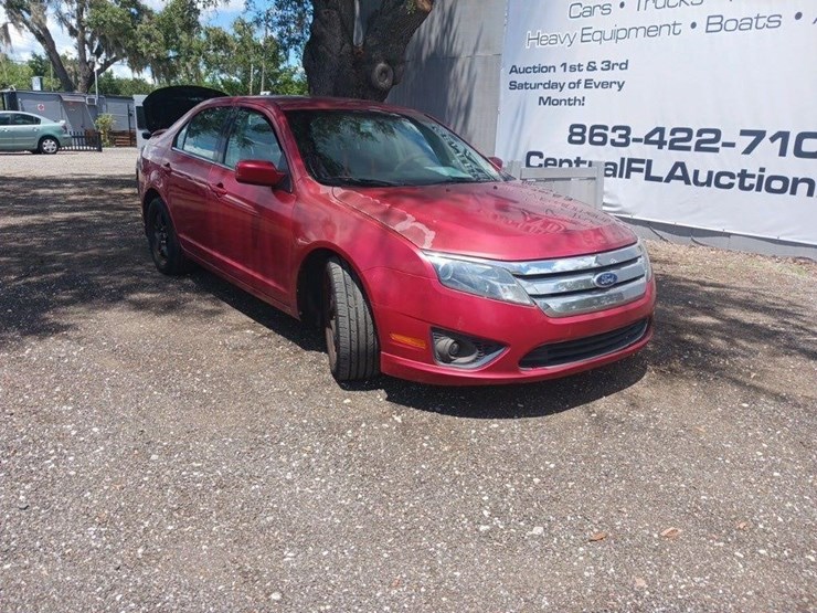 2011-ford-fusion-runs/moves-se-image-2